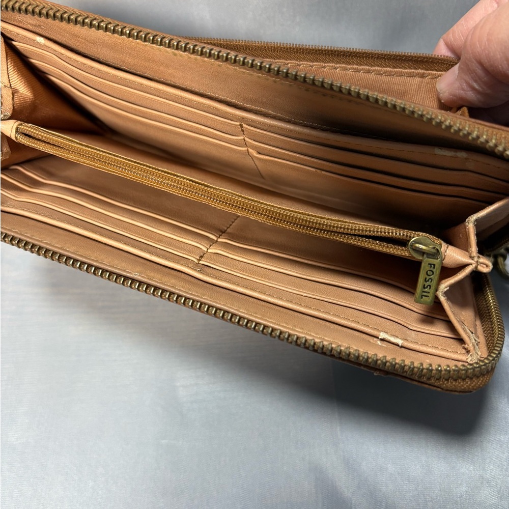 Fossil Tan Leather Wristlet Wallet - Picture 4 of 16